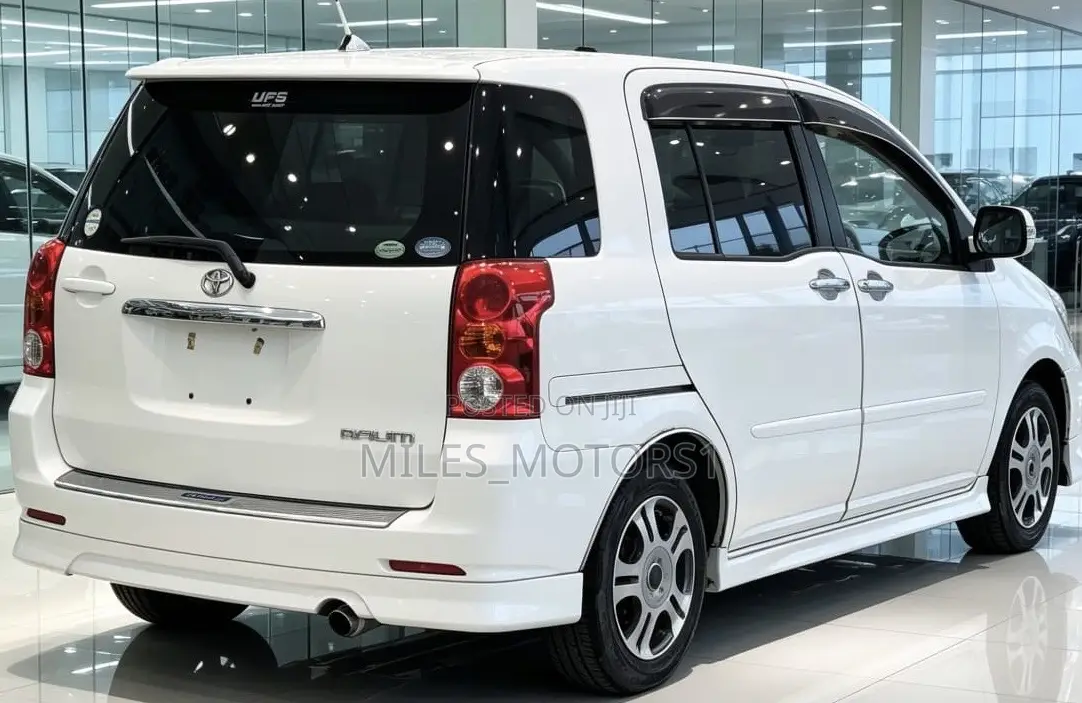 Toyota Raum 2004 White