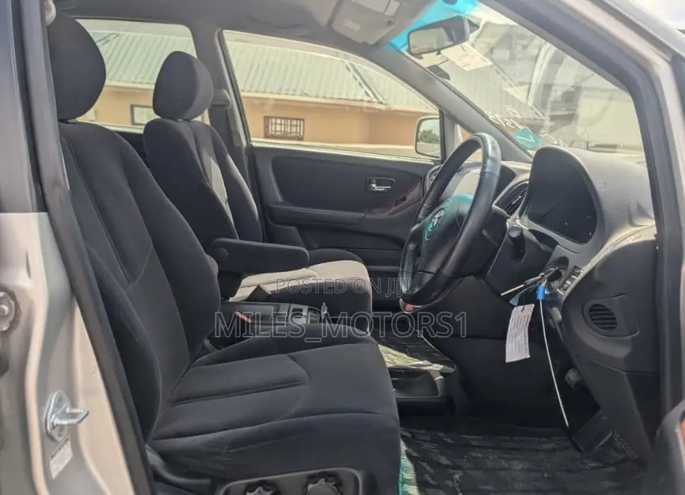 Toyota Harrier 2002 Gray