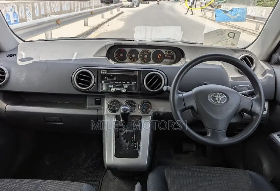 Toyota Corolla Rumion 2010 Burgundy