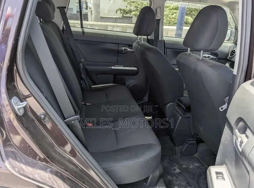 Toyota Corolla Rumion 2010 Burgundy