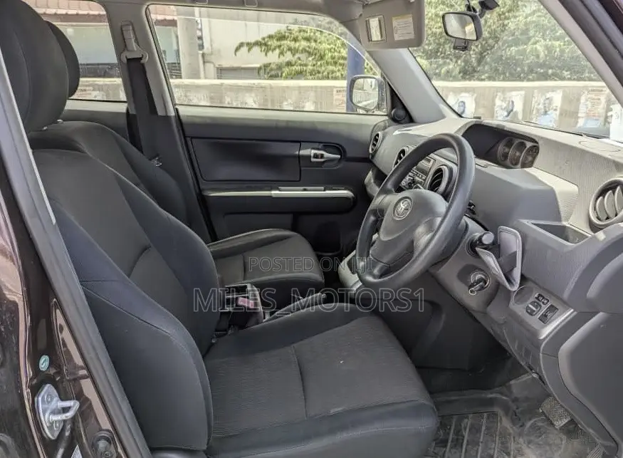 Toyota Corolla Rumion 2010 Burgundy