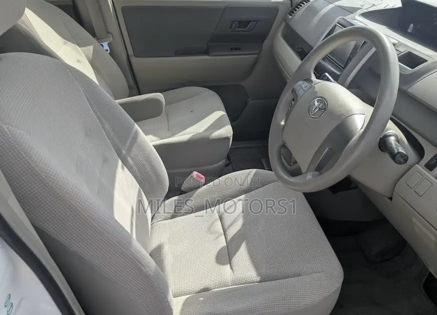 Toyota Noah 2009 White