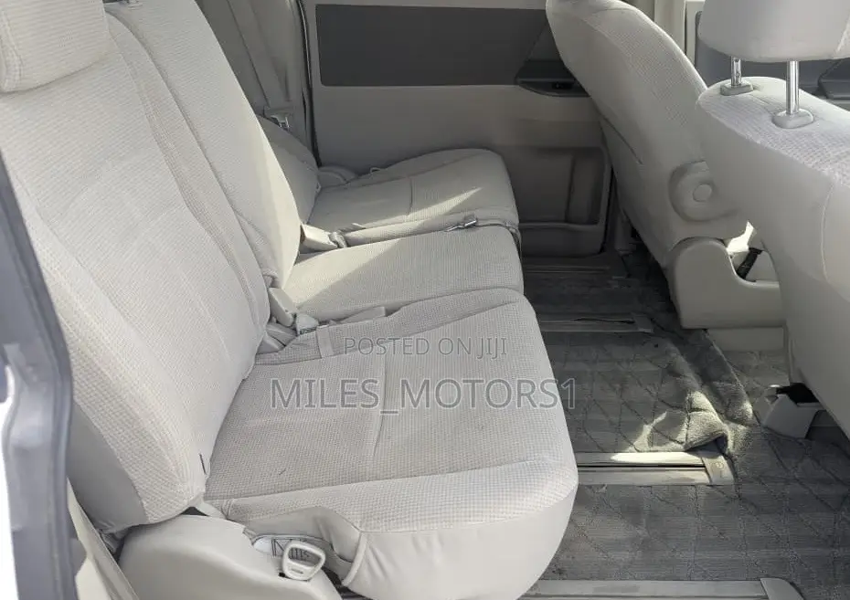 Toyota Noah 2009 White