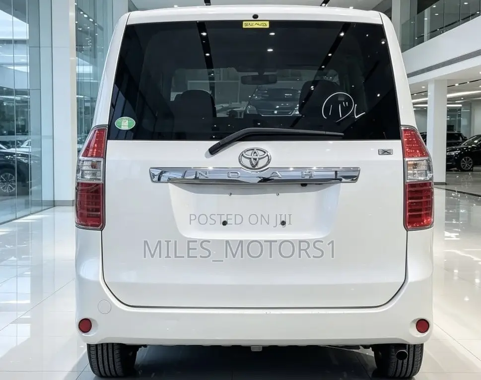 Toyota Noah 2009 White