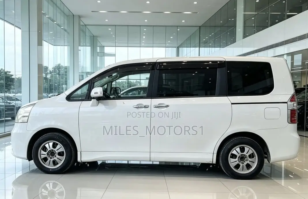 Toyota Noah 2009 White