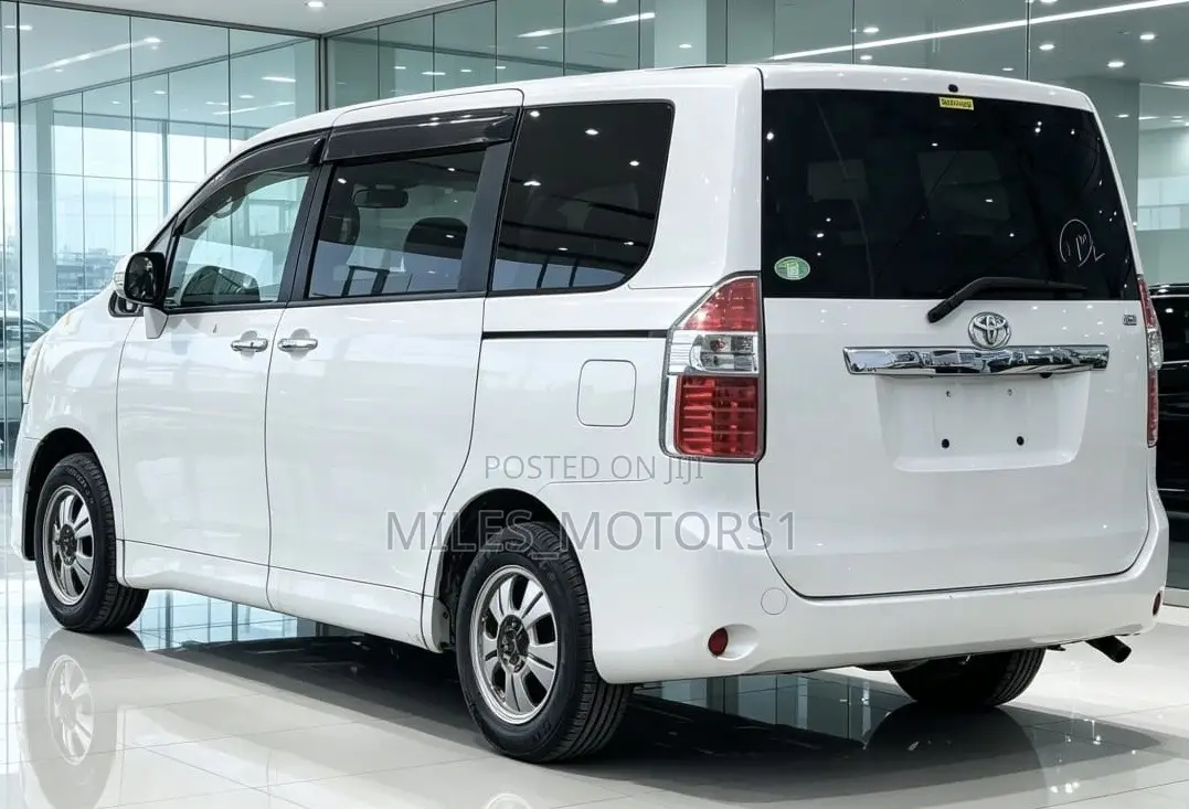 Toyota Noah 2009 White
