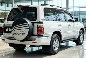Toyota Land Cruiser 2007 White
