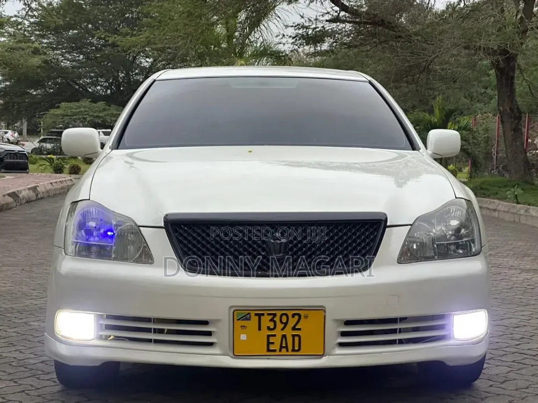 Toyota Crown 2006 White