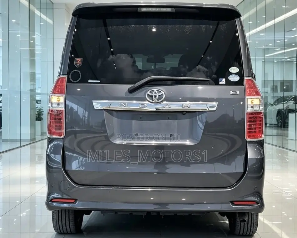 Toyota Noah 2009 Gray