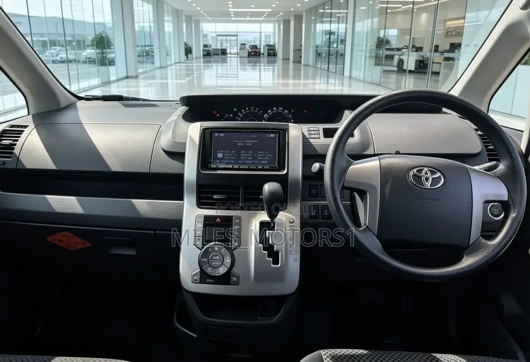 Toyota Noah 2009 Gray