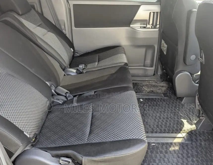 Toyota Noah 2009 Gray
