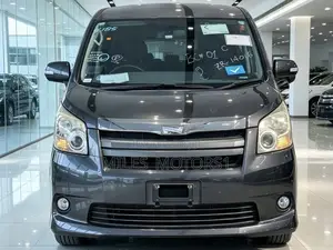 Toyota Noah 2009 Gray