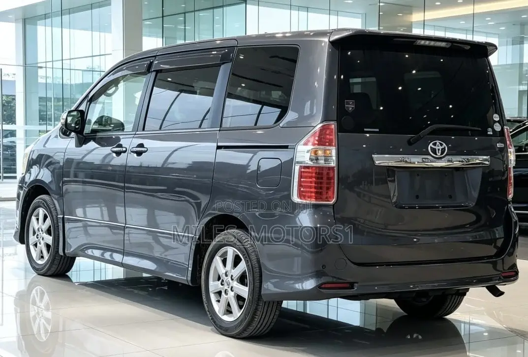 Toyota Noah 2009 Gray