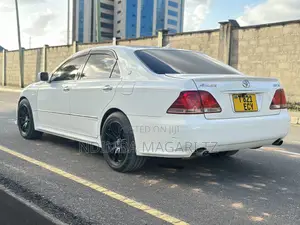 Toyota Crown Royale 2005 White