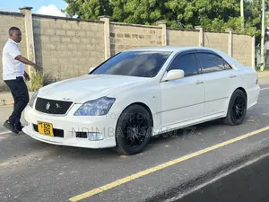 Toyota Crown Royale 2005 White