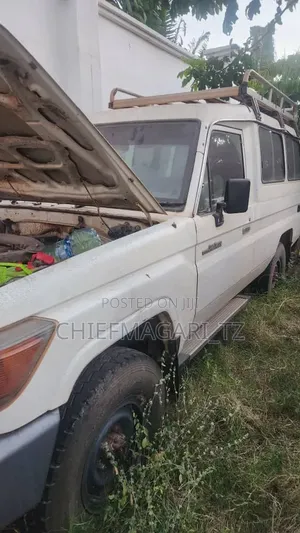 Toyota Land Cruiser 2010 Off white