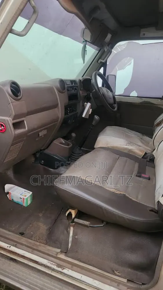 Toyota Land Cruiser 2010 Off white