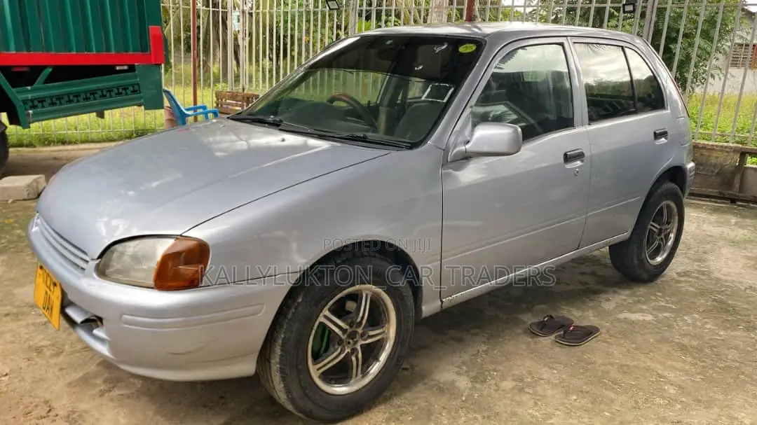 Toyota Starlet 2000 Silver