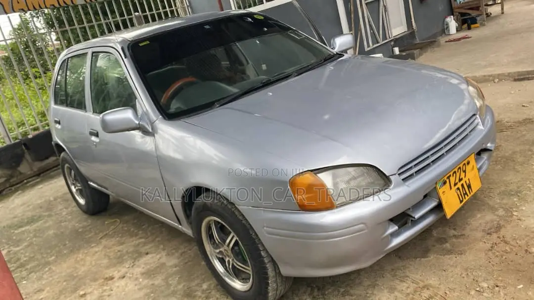 Toyota Starlet 2000 Silver