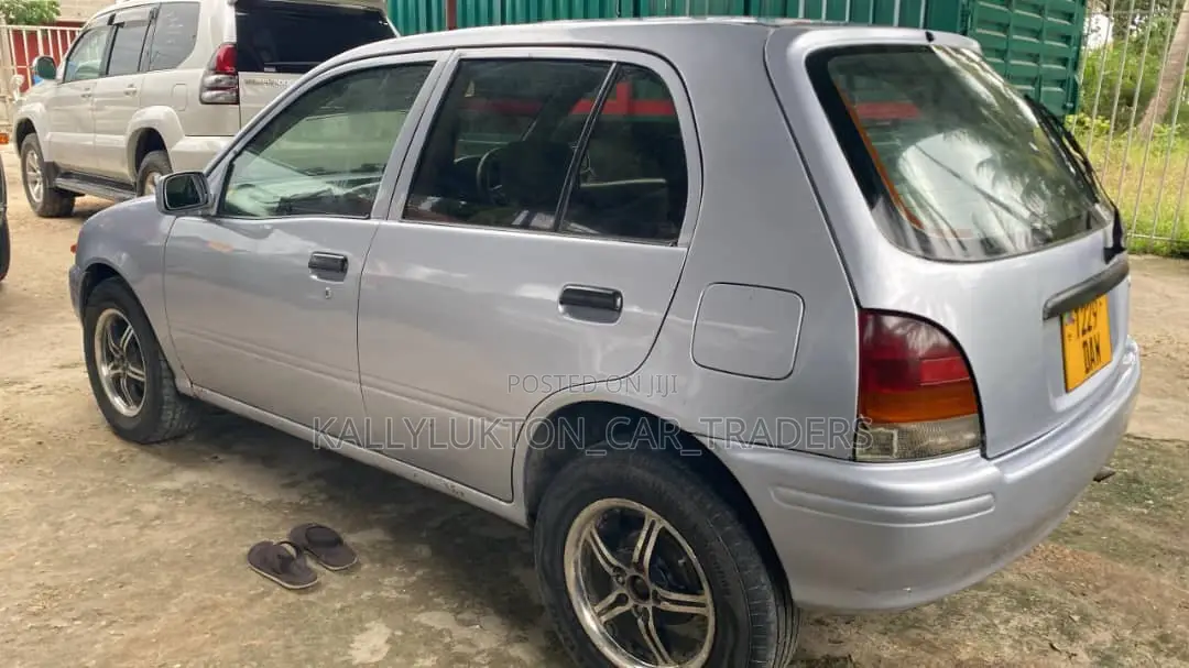 Toyota Starlet 2000 Silver