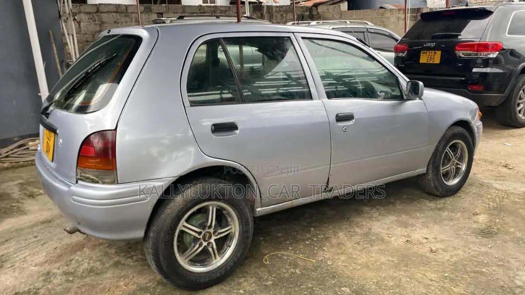 Toyota Starlet 2000 Silver