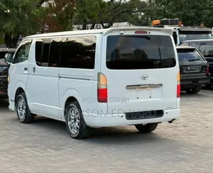 Toyota HiAce 220 2007 White