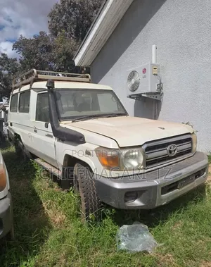 Toyota Land Cruiser 2010 Pearl