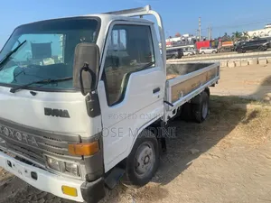 Toyota Dyna 1998 White