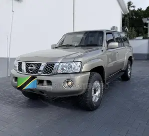 Nissan Patrol 2010 Gold