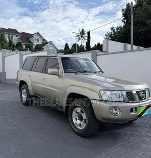 Nissan Patrol 2010 Gold