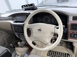Nissan Patrol 2010 Gold