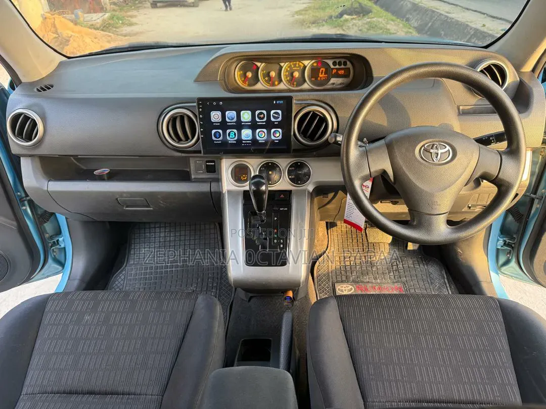 Toyota Corolla Rumion 2010 Blue