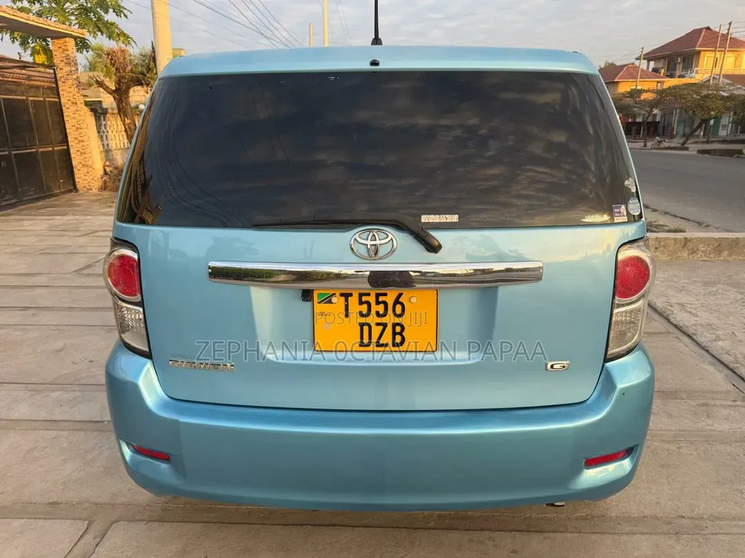 Toyota Corolla Rumion 2010 Blue