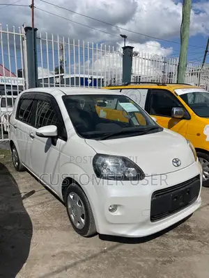 Toyota Porte 2014 White