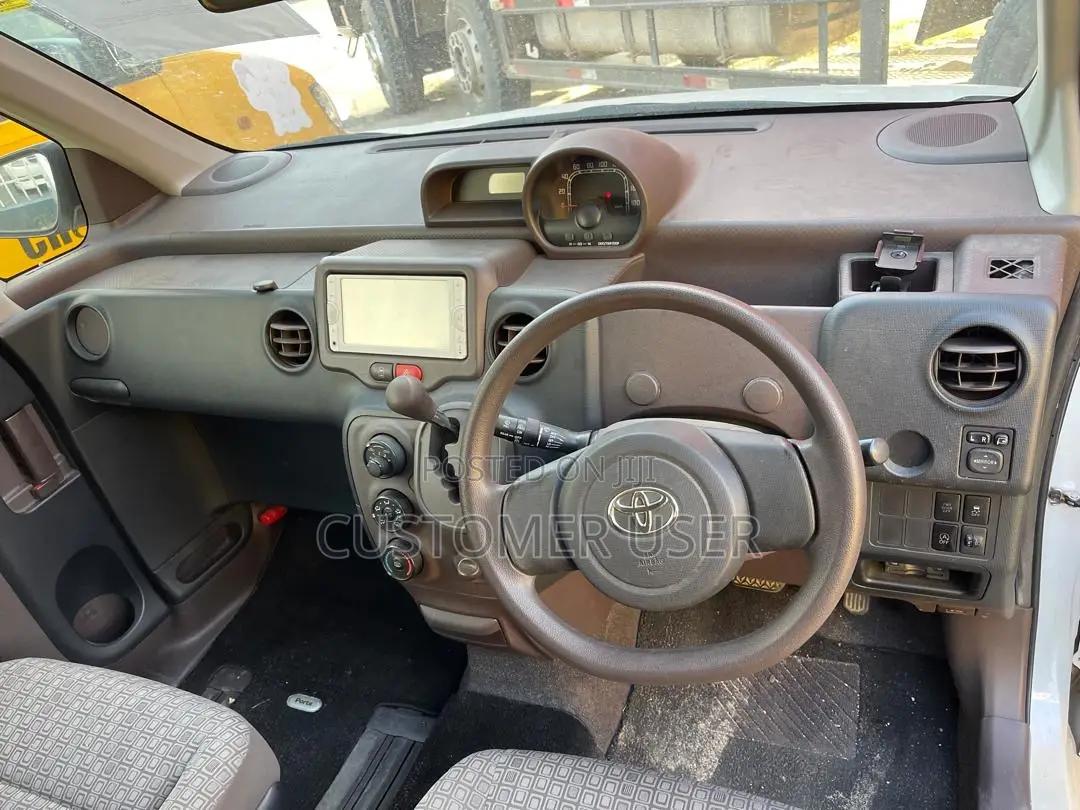 Toyota Porte 2014 White