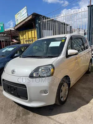 Toyota Porte 2014 White