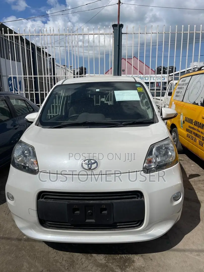 Toyota Porte 2014 White