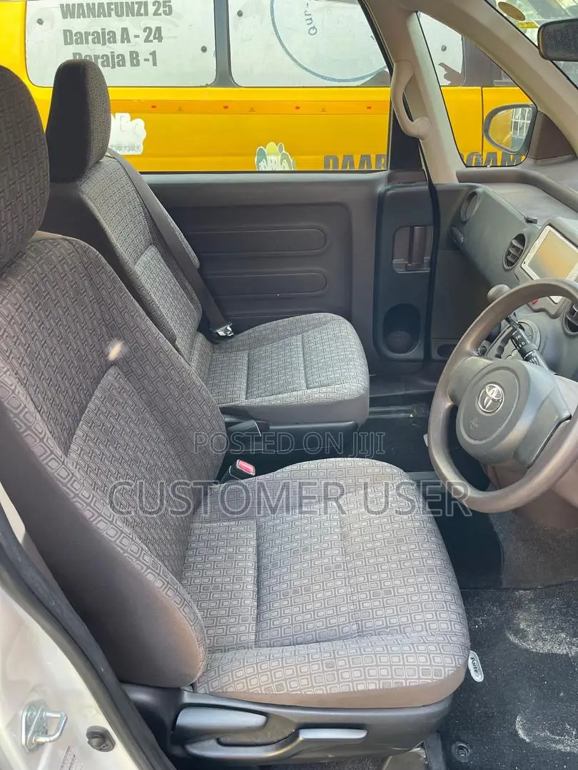 Toyota Porte 2014 White