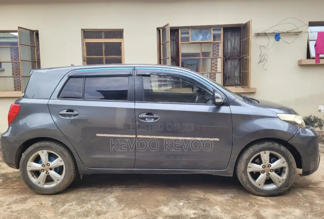 Toyota IST 2010 Gray