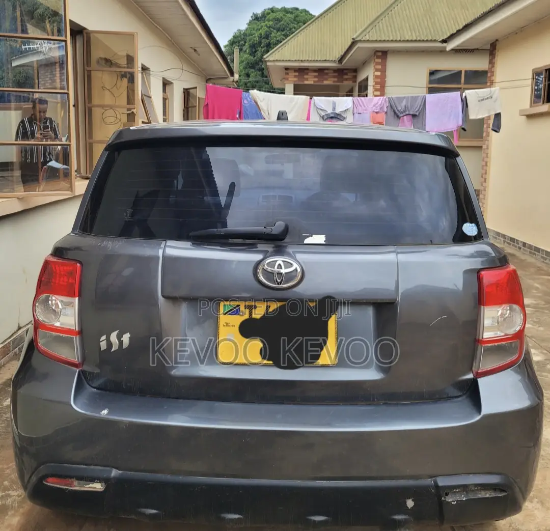 Toyota IST 2010 Gray