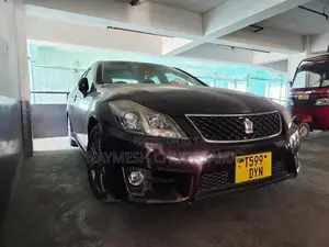 Toyota Crown 2009 Maroon