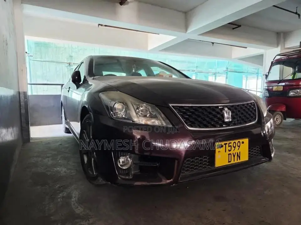 Toyota Crown 2009 Maroon