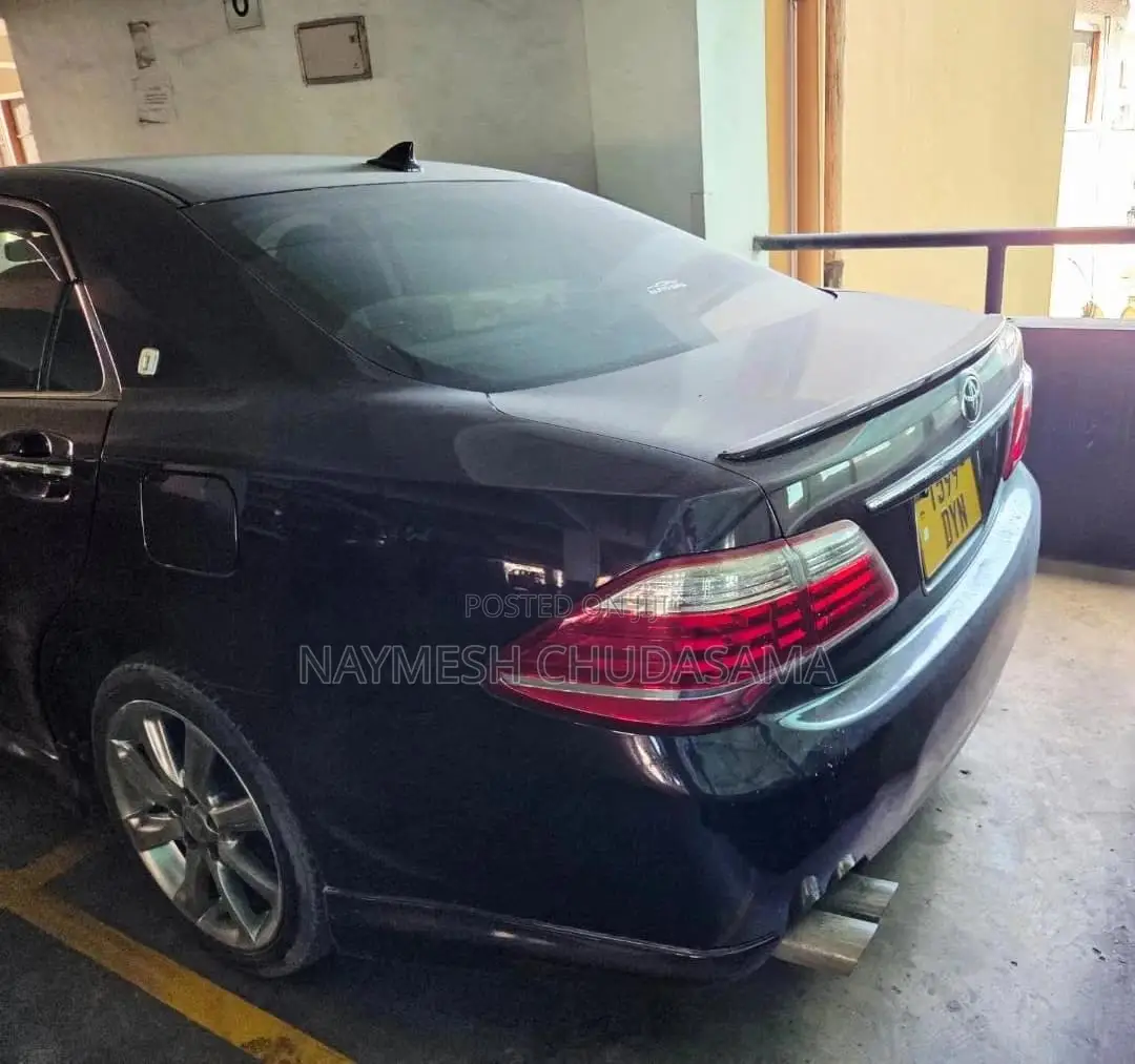Toyota Crown 2009 Maroon