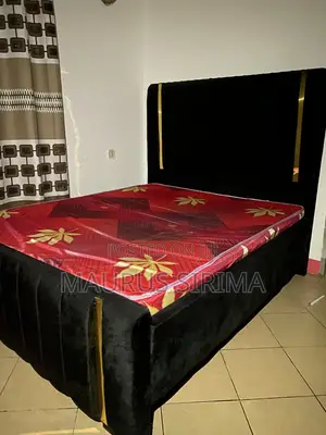 Kitanda 5*6 Na Godoro Lake
