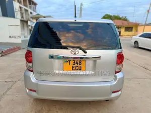 Toyota Corolla Rumion Hatchback 1.5 FWD 2009 Silver