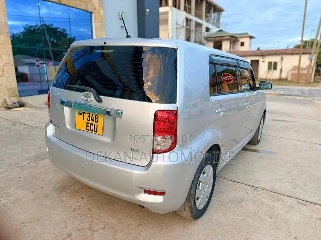 Toyota Corolla Rumion Hatchback 1.5 FWD 2009 Silver