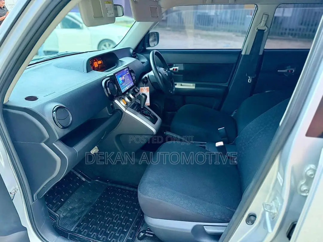 Toyota Corolla Rumion Hatchback 1.5 FWD 2009 Silver