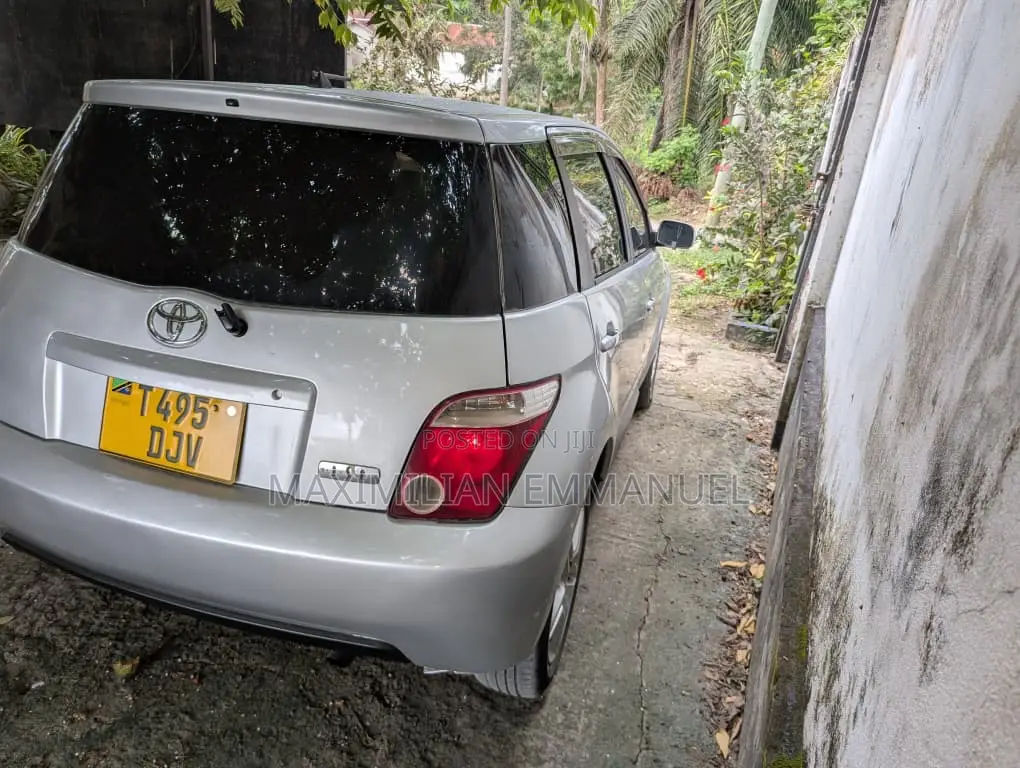 Toyota IST 2005 Silver