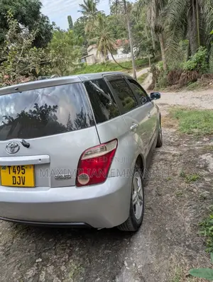 Toyota IST 2005 Silver