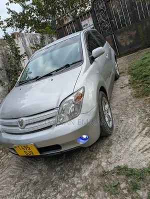 Toyota IST 2005 Silver